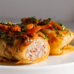 Голубцы из говядины с рисом запеченные под соусом вес
