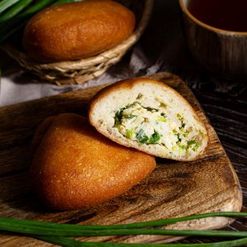 Пирожок жареный с зеленым луком и яйцом 100г