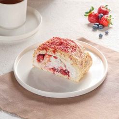 Рулет меренговый с клубникой вес