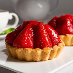 Корзиночка летняя с клубникой 170г