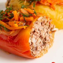 Перец Ласточка фаршированный мясом и рисом тушеный вес