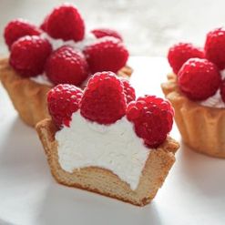 Корзиночка Летняя со свежей малиной мини 80г