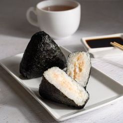Онигири с креветкой 100г
