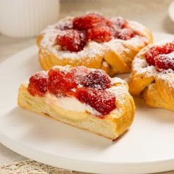 Даниш с клубникой 150г