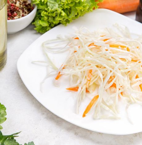Капуста квашеная с маслом растит и репчатым луком вес