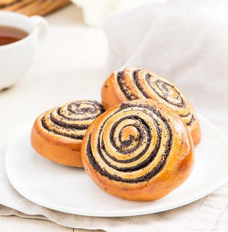Булочка сдобная с маком вес 