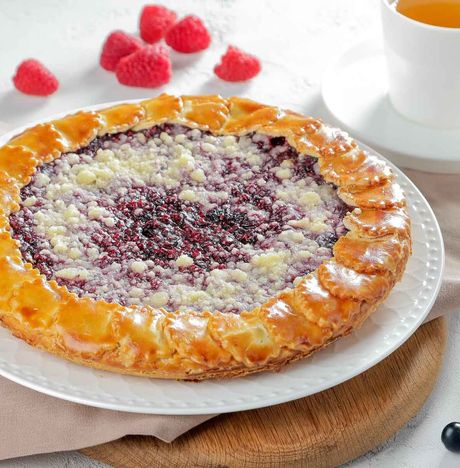 Пирог с малиной и черной смородиной вес