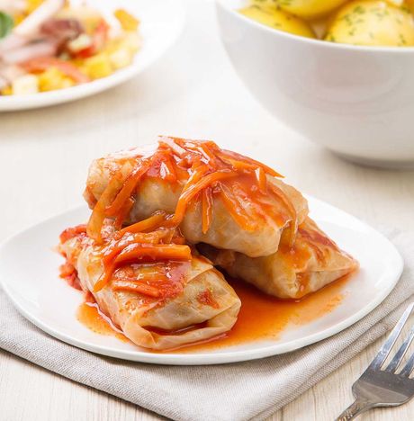 Голубцы с мясом и рисом запеченные под соусом вес