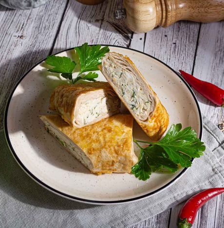 Закуска из лаваш с сыром и яйцом и зеленым луком вес