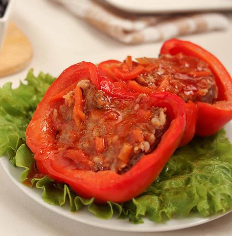 Перец фаршированный мясом говядины и рисом тушеный вес