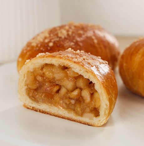 Пирожок с яблоками 100г