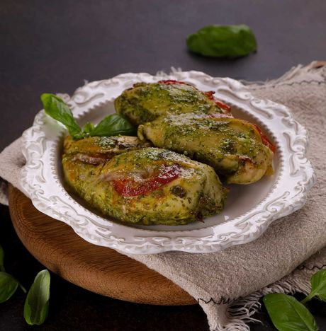 Филе грудки куриной в соусе песто с томатом и сыром п/ф вес