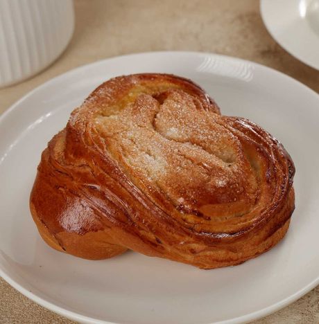 Плюшка с сахаром 100г 