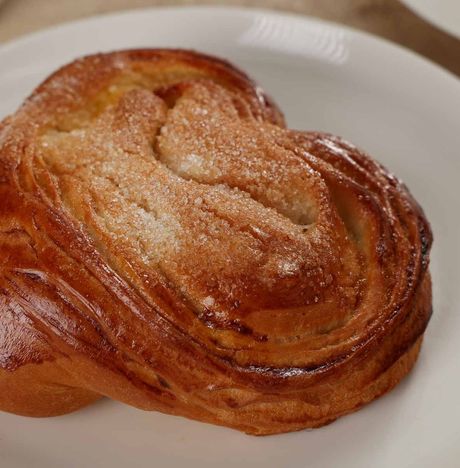 Плюшка с сахаром 100г 