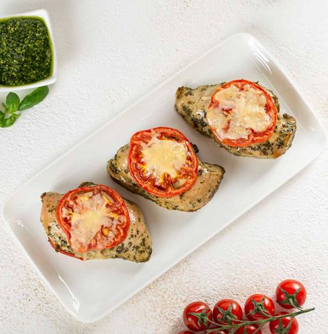 Филе грудки куриной в соусе песто с томатом и сыром вес