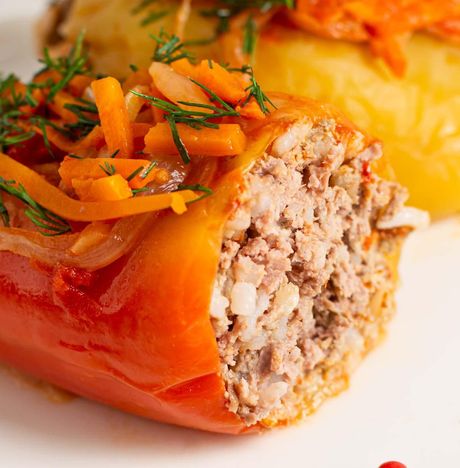 Перец Ласточка фаршированный мясом и рисом тушеный вес