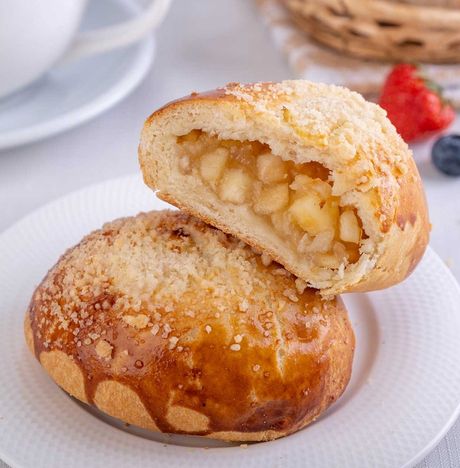 Пирожок с яблоками 100г