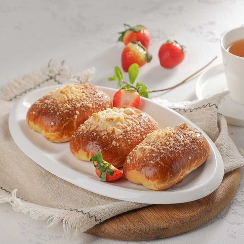 Пирожок с клубникой 100г