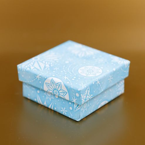 Коробка квадратная Снежинки 5,5х5,5х2,5см картон ПП-7266