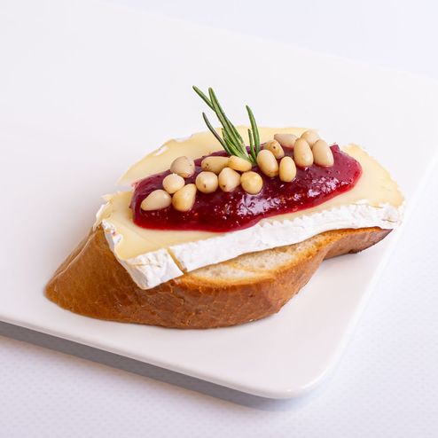 Брускетта с камамбером и с джемом из брусники 40г