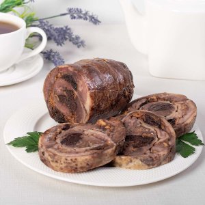 Рулет из гуся с черносливом и грецким орехом вес