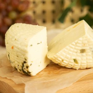 Сыр Прованские травы 50% вес Наша Сыроварня