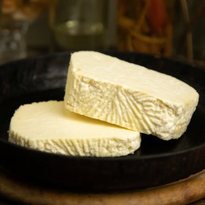 Сыр Наша Сыроварня для гриля и жарки 45% вес