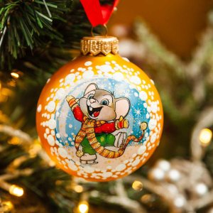 Украшение елочное Шар 95мм Мышка на коньках 254.2