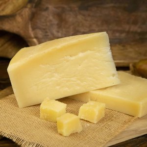 Сыр Грюйер 49% вес Наша Сыроварня