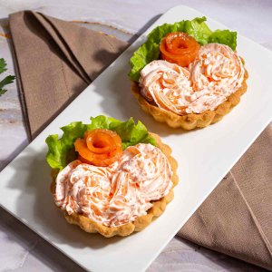 Корзиночка к Праздничному столу сливочно-творожная с форелью вес