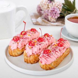 Эклер с малиной 110г 