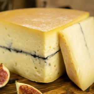 Сыр Морбье 45% вес Наша Сыроварня