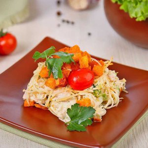 Салат Цезарь с курицей гриль вес