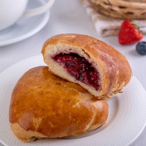 Пирожок с вишней 95г