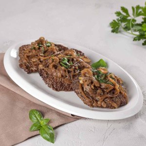 Говядина в бальзамическом маринаде с луком вес