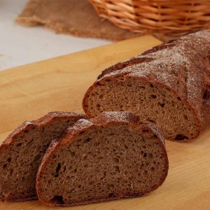 Багет ржаной с изюмом без дрожжей вес