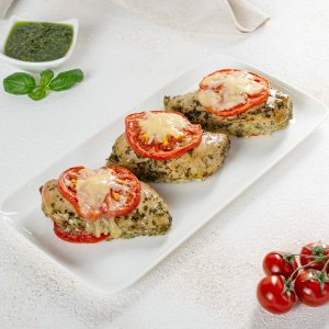 Филе грудки куриной в соусе песто с томатом и сыром вес