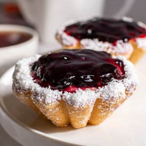 Корзиночка творожная с черной смородиной 140г