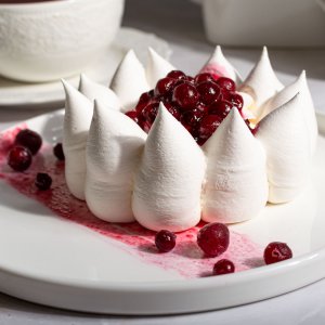 Пирожное Воздушное лакомство с ягодами вес