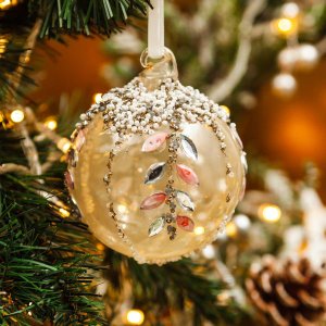 Украшен елочШишиШар полупрозр кор с листьями из камней 8см стек 63766