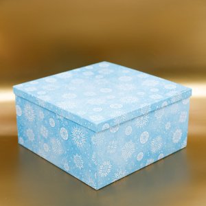 Коробка квадратная Снежинки 25,5х25,5х13см картон ПП-7266