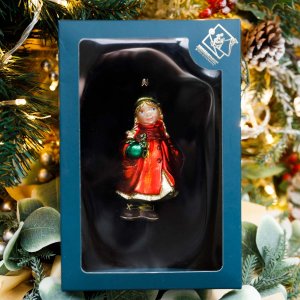 Фигурка Девочка с цветами 24х19х9 стекло 4232К19