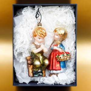 Фигурка Мальчик с трубкой и девочка с цветами 12х9х2 стекло 4670К01