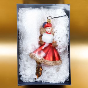 Фигурка Девушка с муфтой 16х16х8 стекло 4869К00