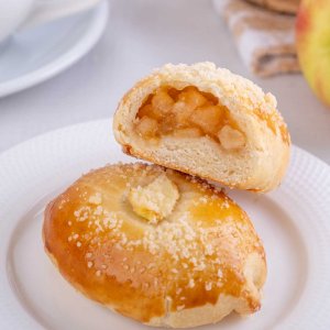 Пирожок мини с яблоками 50г