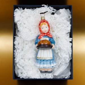 Фигурка Комозья Фэмили Девушка с буханкой хлеба 9х6х15см стекло