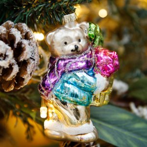 Украшение елочное Холидей Классик Фигурка Мишутка с подарками стекло