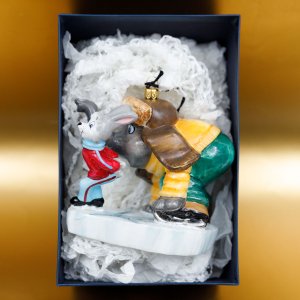 Фигурка Комозья Фэмили Катание на коньках со слоном и зайцем 12х9х2см