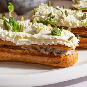 Закуска фуршетная Эклер с курицей и грибами в сливках вес