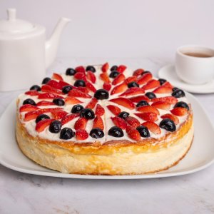 Запеканка творожная с клубникой и голубикой вес